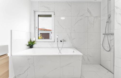 Neues Haus ,11 Betten, völlmöbliert mit Parkplätzen, Garage und Garten - Foto 6