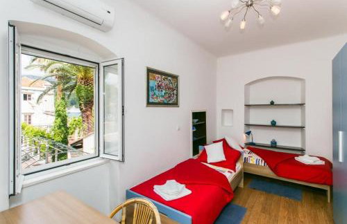 Dvori With Garden, Free Parking Next To Sea - Photo 23