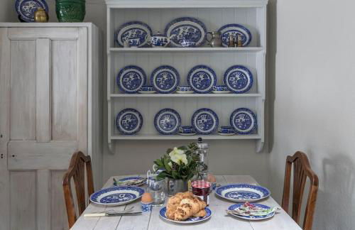 Sarah's - A townhouse apartment in Georgian Holt - Photo 19