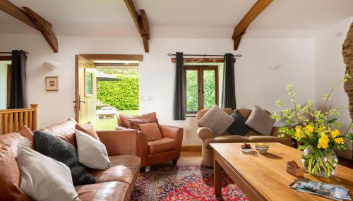 Corn Barn at East Trenean Farm -Luxury Cornish Barn Conversion sleeping 8 with hot tub, private garden, rural views and EV facilities - Foto 4