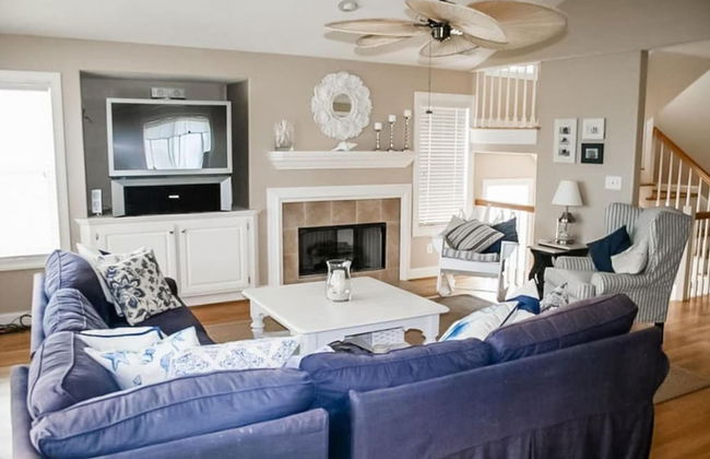 Coastal Escape w Pool Pool Table Walk to Beach - Foto 25