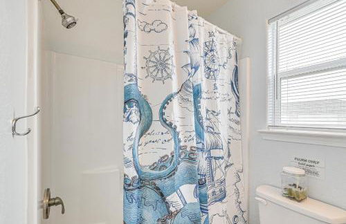 Walk to Shore and Eats Surfside Beach Gem with Deck - Photo 25