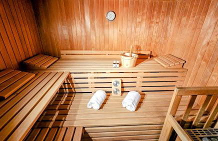 Luxus-Villa mit Indoorpool, Sauna & offenem Kamin - Foto 4