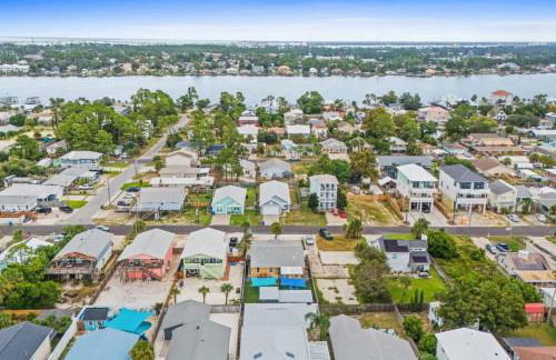 Spacious Dog-Friendly Unit with Game Room & Private Yard, Walk to East PCB Beach - Foto 26