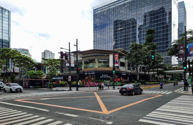 Luxury 2BR Gem in One Uptown, bgc - Photo 35