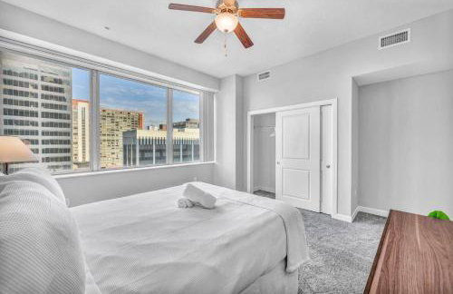Luxury High-rise Condo w/ Views! Heart of Downtown - Photo 27