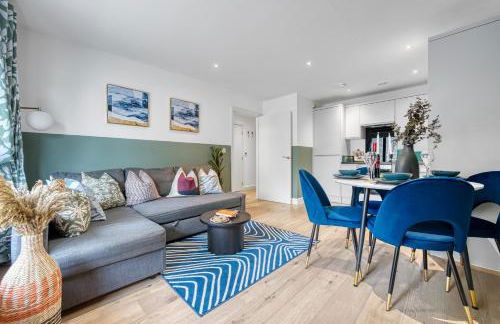 Ocean Village 1-Bedroom Luxurious, Stylish & Cosy Apartment, Central Location in Southampton, Sleeps 4 - by Blue Puffin Stays - Photo 2