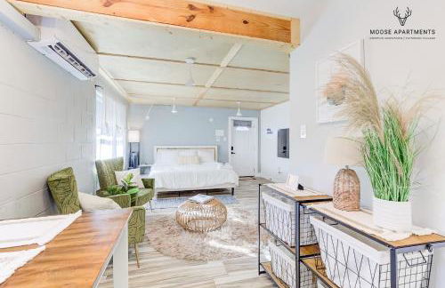 The Moose #6 - Modern Luxe Studio with Free Parking & King Bed - Foto 17