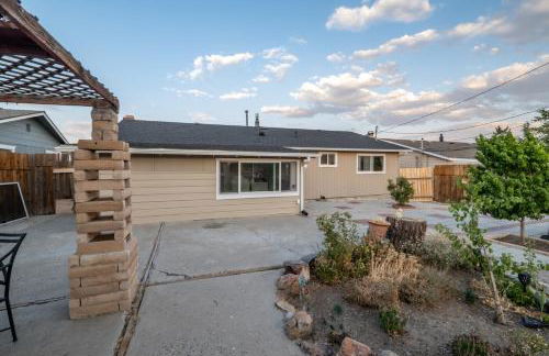 MtnCity Views 4BR Firepit FamilyRetreat NearUNR - Foto 43