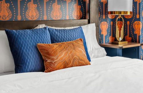 Chic Oasis 2 miles from DT - Pool table - B-Dashy - Foto 27