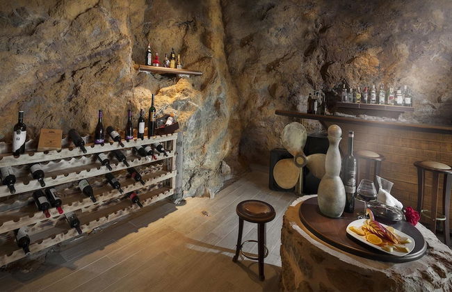 Iakovakis Suites & Spa - Photo 50