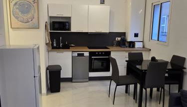 L'Alphonse l Near the Port l Shellter Rentals - Photo 3