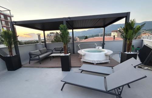 Suite Panoramic Attico con Jacuzzi Privata - Foto 21