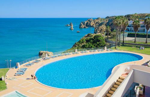 NOVO! Apartamento junto à praia com piscina - Foto 1