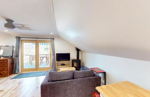 1 Mi to Crystal Lake! Couples Retreat with Deck - Photo 10