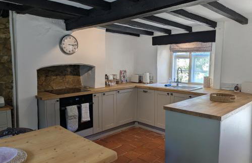 Period Thatched Cottage Towcester - Photo 59