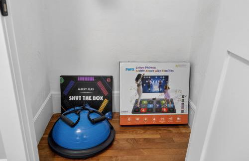 LUX Retreat Home with Yard - Foto 36