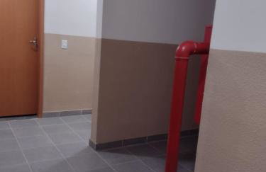 Luias, apartamento ao lado do shopping plaza e atacadão com wi-fi , tv grátis van na porta - Photo 3