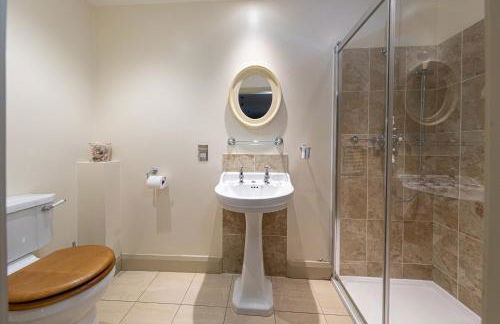 Exceptional Grade II Listed Church Conversion - Foto 14