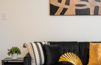 Sunrise Glow Spacious 2BR 2BA 2 King Beds Gym WFH - Foto 15