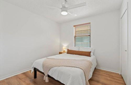 Spacious Home Near Beach, Large Yard, Game Room and Dog Friendly - Foto 19