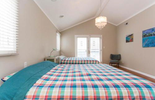 4 Bedroom Home in Best Location Parking Fireplace Back Yard Pets Welcome - Foto 34