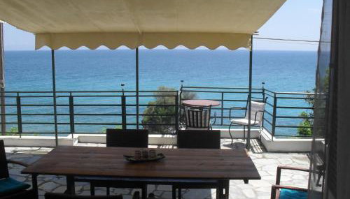 Kamari Guesthouse - Foto 2