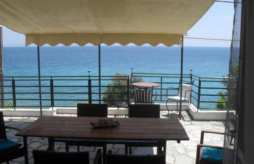 Kamari Guesthouse - Photo 2