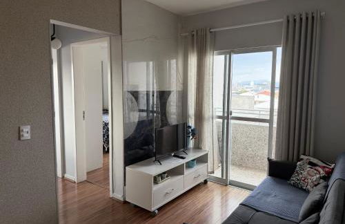 Lindo apartamento completo e com garagem coberta - Foto 2