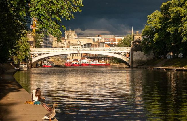 Crucero nocturno iluminado por el río Ouse - Foto 5