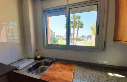 ENJOY in Beautiful flat in front of the sea and beach - Photo 11
