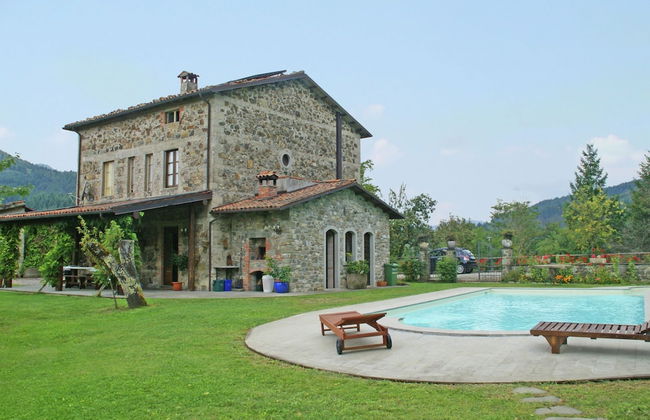 Tranquil Villa in San Romano di Garfagnana with Hot Tub - Foto 1
