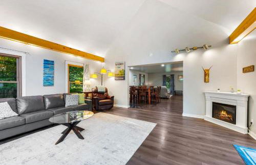 Scandia - Hot Tub, Arcade, Dog-Friendly, and Walk to Marina! - Foto 8