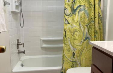 Lovely West Akron home with attached private garage - Foto 3