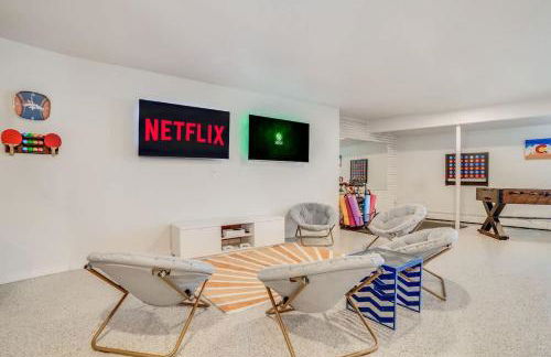 Mid-Century Mod - 7 BR Sleeps 22 - Hot Tub & Game Room - Foto 5