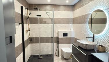 Warsaw Smart Apartment with Parking - Foto 3, Shower