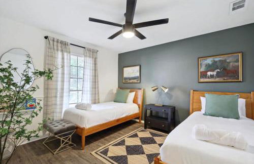 Allen Abode - 4 Bedrm Pool Fire Pit Charm - Photo 29