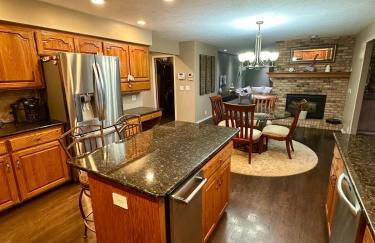 Spacious 4-bed family home with park views - Foto 13