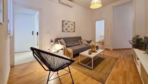 21ARA1085- Fabulous 4BR apartment in Ciutat Vella - Photo 3