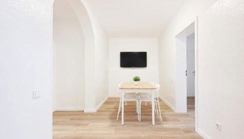 Tolstov Apartments - 3 Room Apartment - Kitchen - Dining Area - 25 min Messe DUS - Foto 5