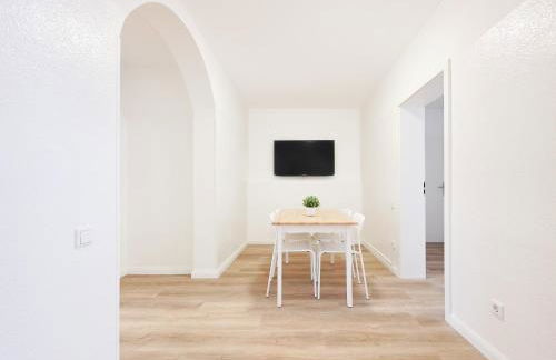 Tolstov Apartments - 3 Room Apartment - Kitchen - Dining Area - 25 min Messe DUS - Photo 5