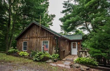 Autumn Ridge- Cozy cabin in the Blue Ridge Mountains with a bubbly hot tub! - Foto 1