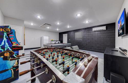 Beautiful home, centrally located to Parks with Pool - Foto 24