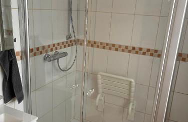 Family House - Photo 20