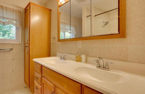 Pools, Hot Tub and More Bushkill Mountain Getaway! - Photo 16