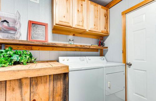 3 Mi to Dtwn! Forest City Haven with Furnished Patio - Foto 12