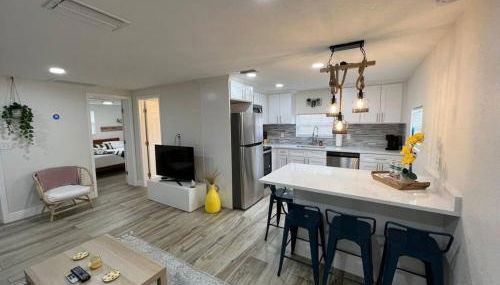 Stylish Chic King Bed Ybor DT - Foto 4