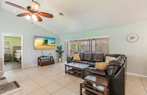 Sunny Oasis Getaway -Heated Pool-Mini Golf-Near Beach - Foto 8