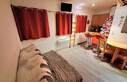 STUDIO CHALEUREUX aux pieds des pistes de ski des Glovettes - Foto 1