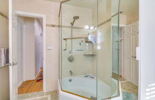 North Hills Home with Outdoor Entertaining Space - Foto 19